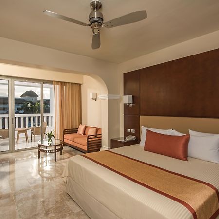 Grand Sunset Princess بلايا ديل كارمن المظهر الخارجي الصورة A room at the Hard Rock Hotel