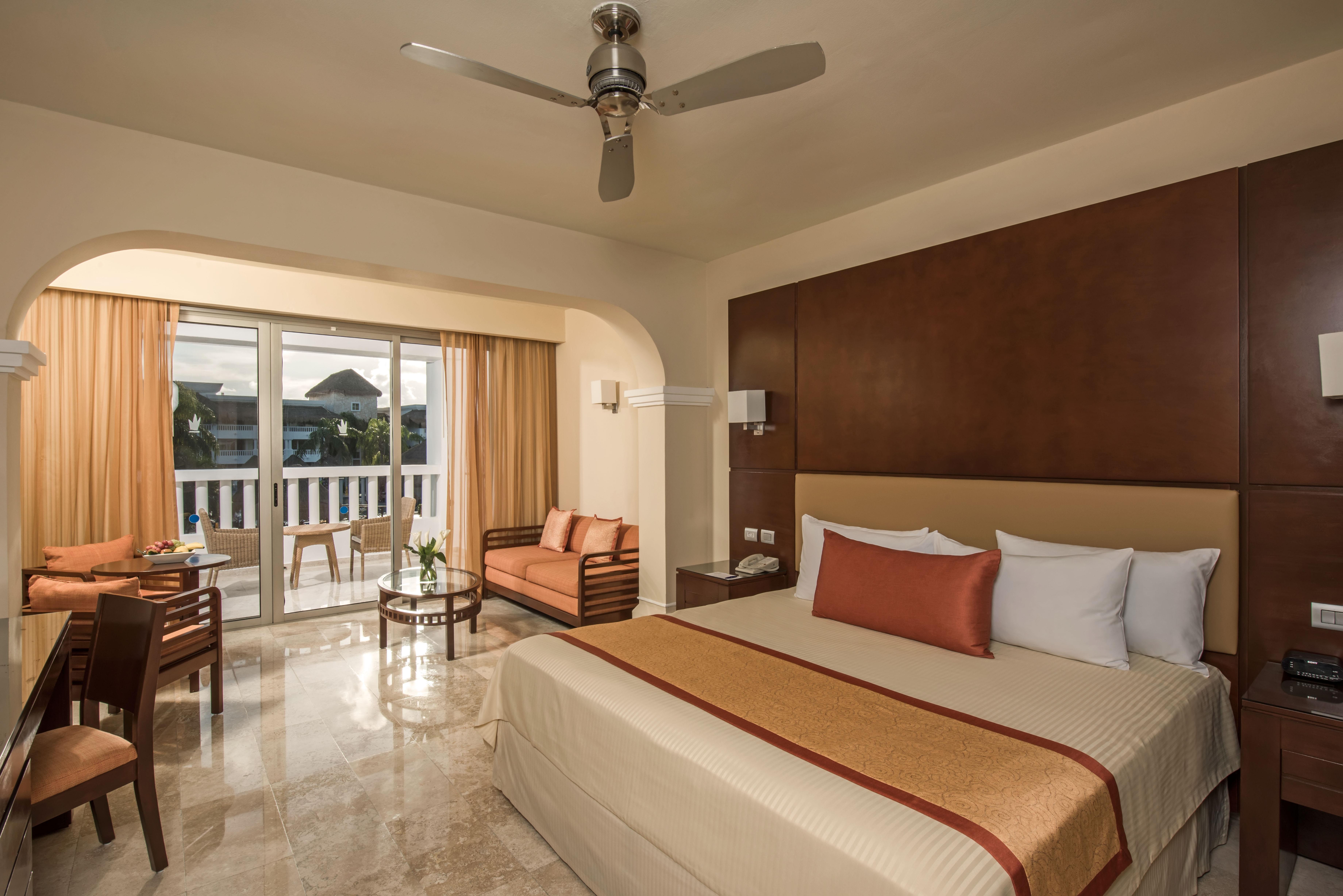 Grand Sunset Princess بلايا ديل كارمن المظهر الخارجي الصورة A room at the Hard Rock Hotel